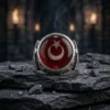e6df3648 Ay Yıldız Motifli Gravürlü Kırmızı Taşlı Gümüş Erkek Yüzüğü